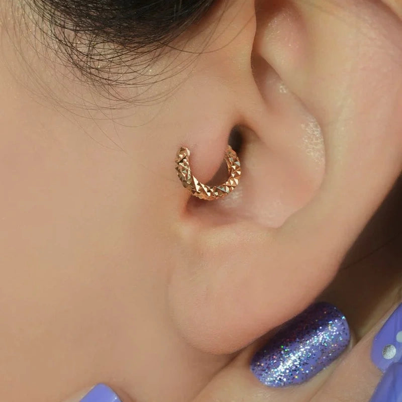 6mm Laser-Cut Cartilage Hoop Earring for Helix & Tragus, Gold Colour, Single