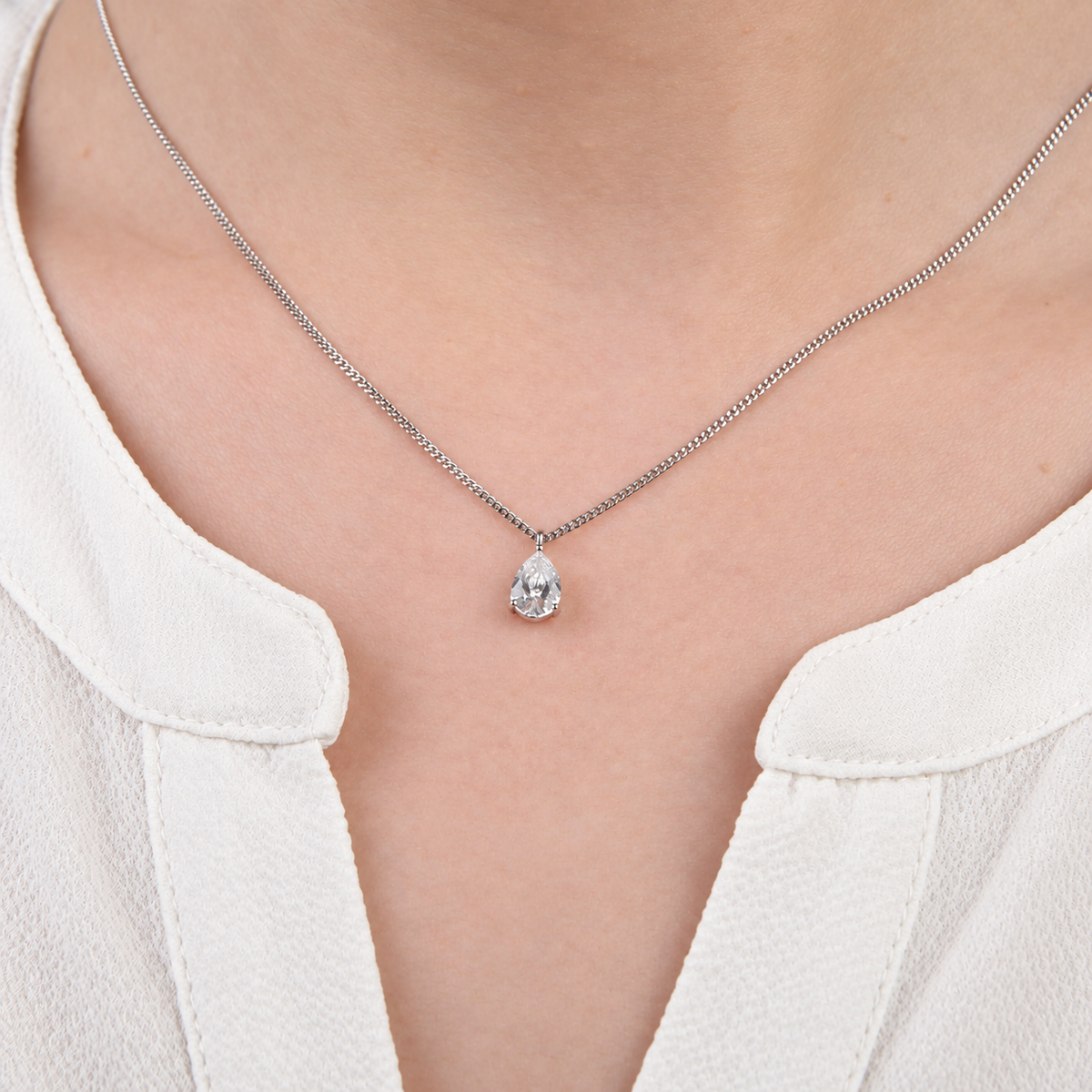 Solitaire necklace neckline detail