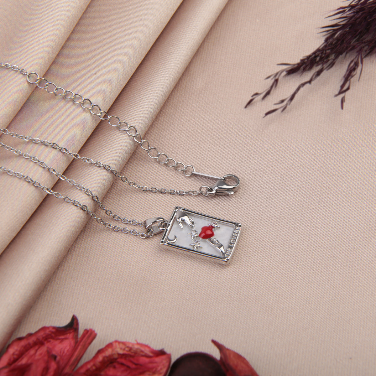 Silver Lovers tarot pendant necklace, chain detail