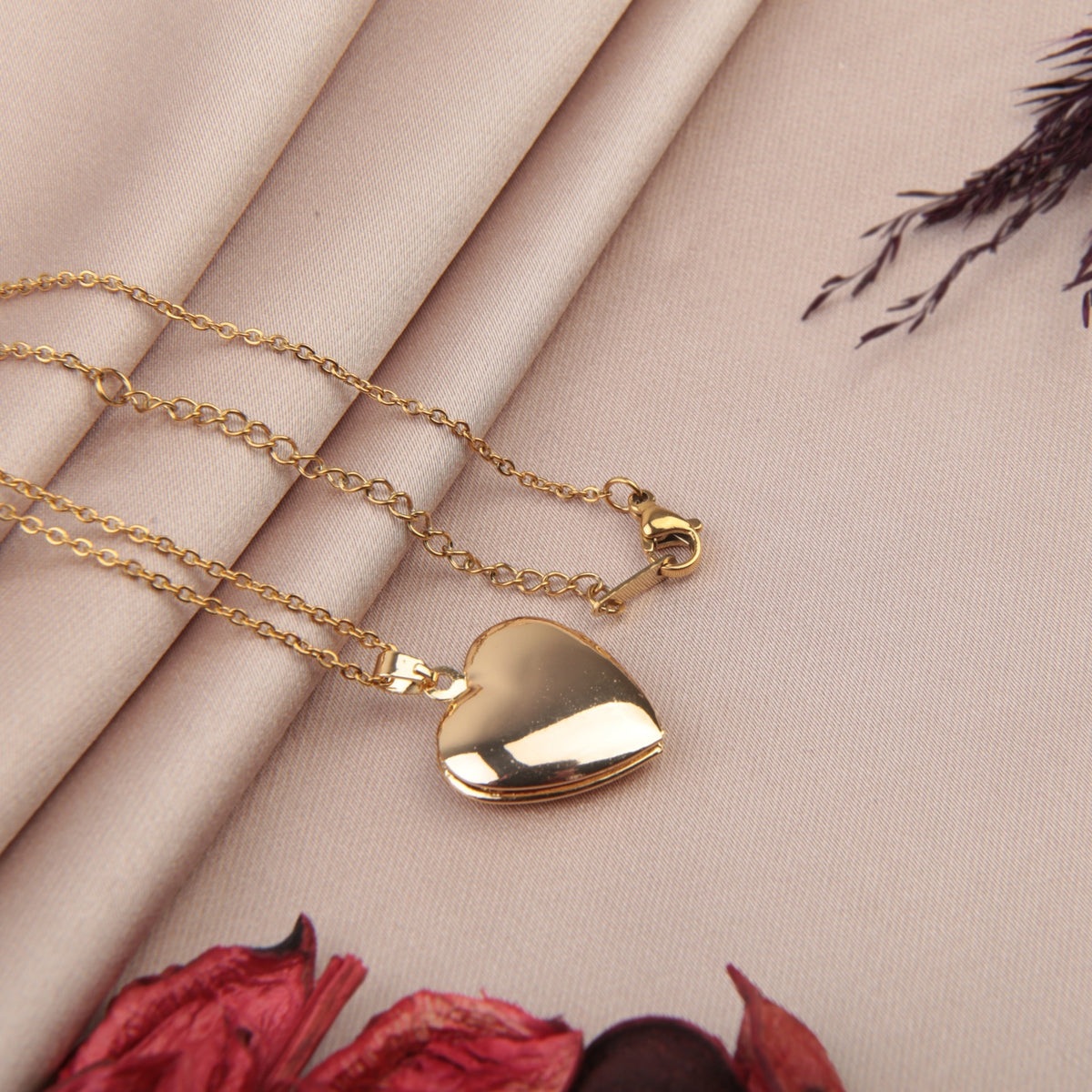 Gold heart photo locket necklace